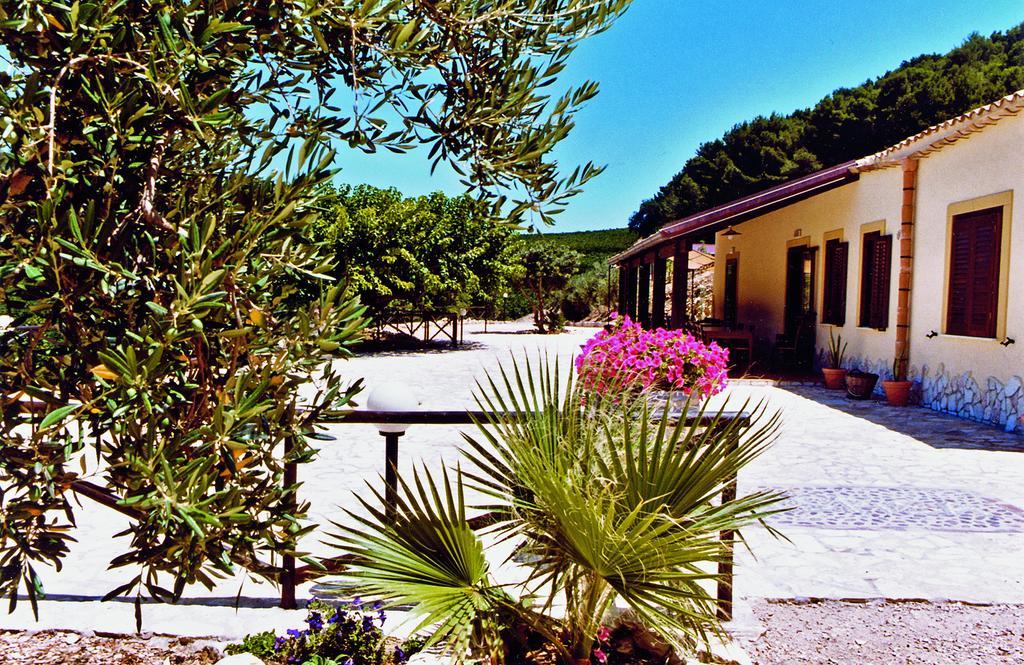 Agriturismo Tenute Pispisa Segesta Калатафими Экстерьер фото