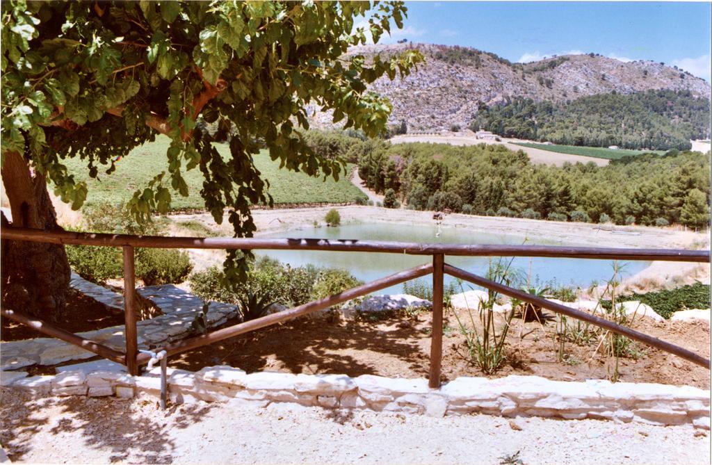 Вилла Agriturismo Tenute Pispisa Segesta Калатафими Экстерьер фото